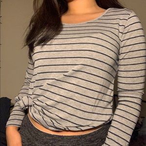 STRIPPED BLACK AND GRAY LONG SLEEVE 🤍